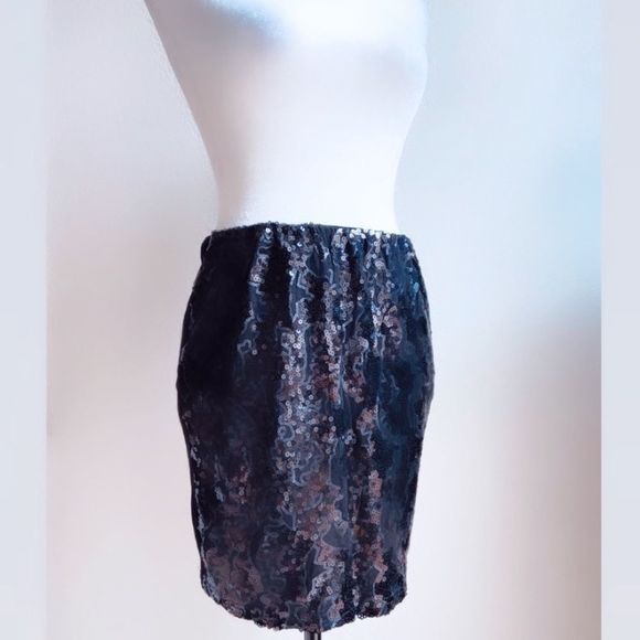 🍸 Black Sequins Mini Skirt 🍸 - Picture 2 of 8